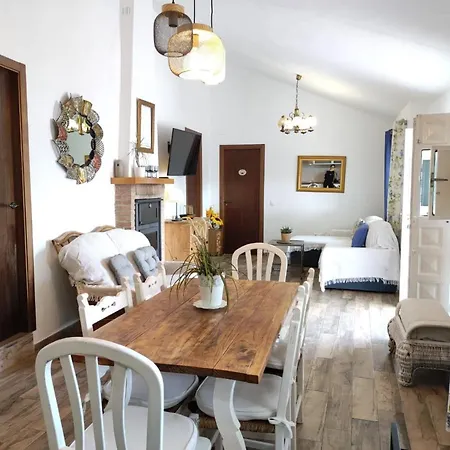 Casa Molina Lodge *