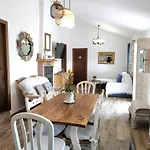 Casa Molina Lodge *